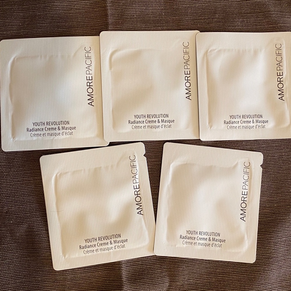 AMOREPACIFIC Youth Revolution Radiance Crème Mask